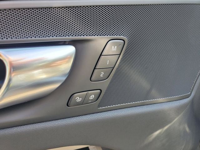 2027 Volvo XC60 B5 Core