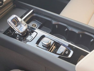 2027 Volvo XC60 B5 Core
