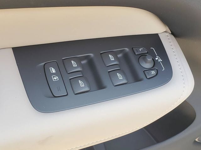 2027 Volvo XC60 B5 Core