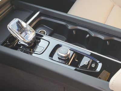 2027 Volvo XC60 B5 Core