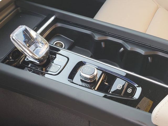 2027 Volvo XC60 B5 Core