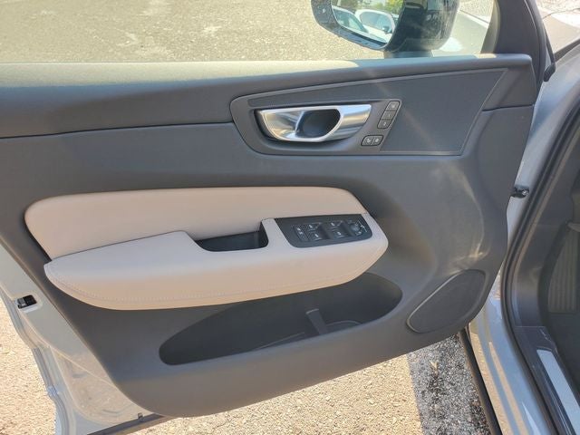 2027 Volvo XC60 B5 Core