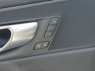 2027 Volvo XC60 B5 Core