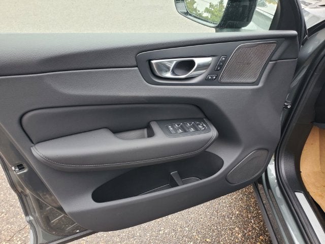 2027 Volvo XC60 B5 Ultra