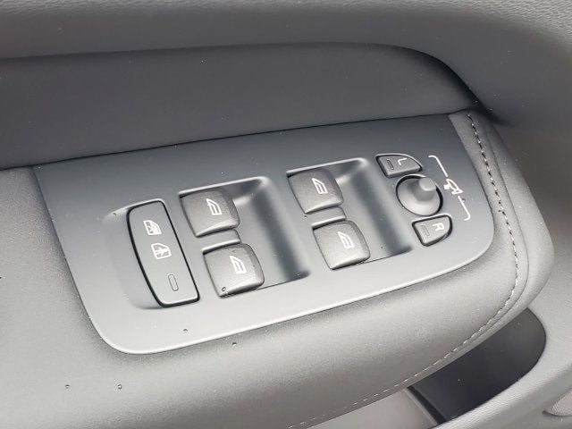 2027 Volvo XC60 B5 Ultra