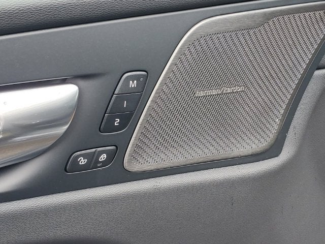 2027 Volvo XC60 B5 Ultra