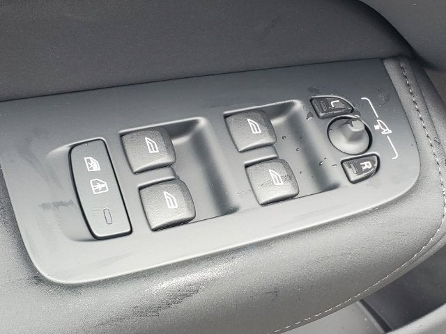 2027 Volvo XC60 B5 Ultra