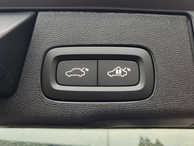 2027 Volvo XC60 B5 Ultra