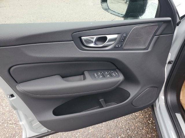 2027 Volvo XC60 B5 Ultra