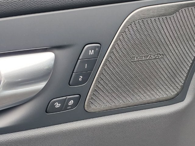 2027 Volvo XC60 B5 Ultra