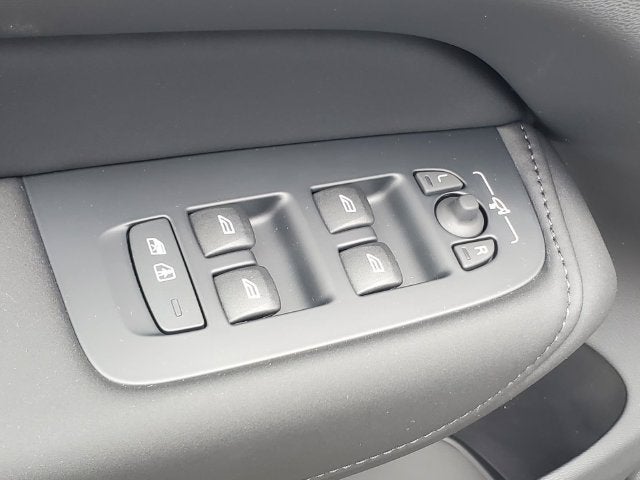 2027 Volvo XC60 B5 Ultra