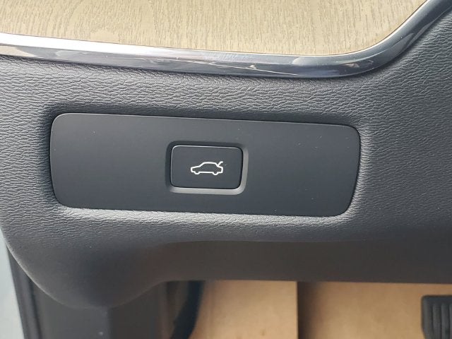 2027 Volvo XC60 B5 Ultra