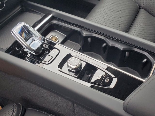 2027 Volvo XC60 B5 Ultra