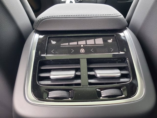 2027 Volvo XC60 B5 Ultra