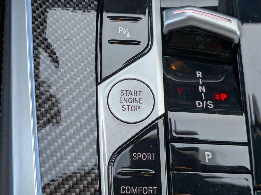 2025 BMW X7 M60i