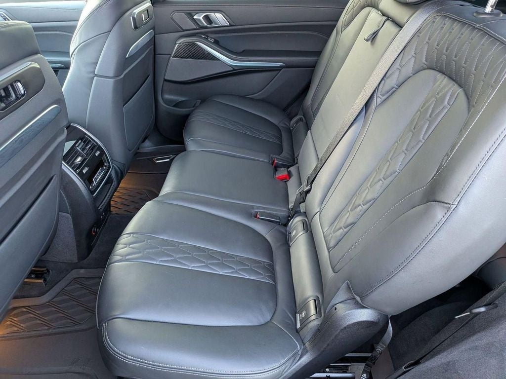 2025 BMW X7 M60i
