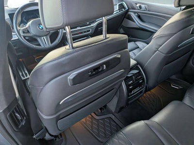 2025 BMW X7 M60i
