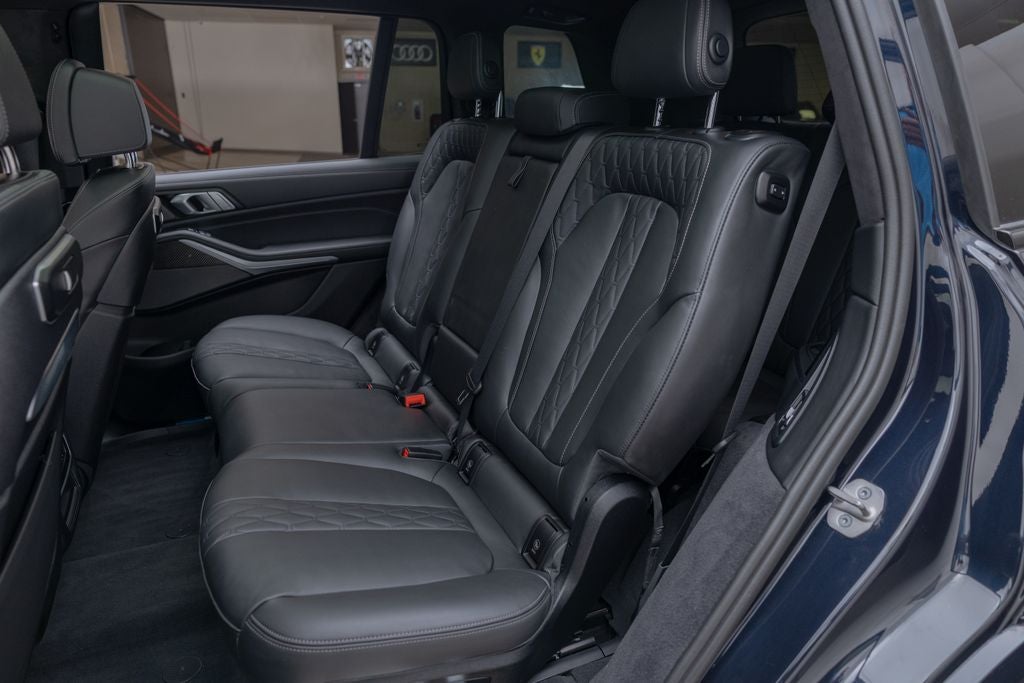 2025 BMW X7 M60i