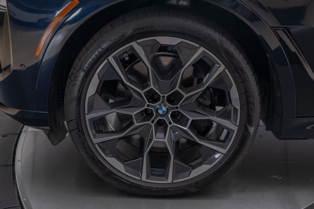 2025 BMW X7 M60i