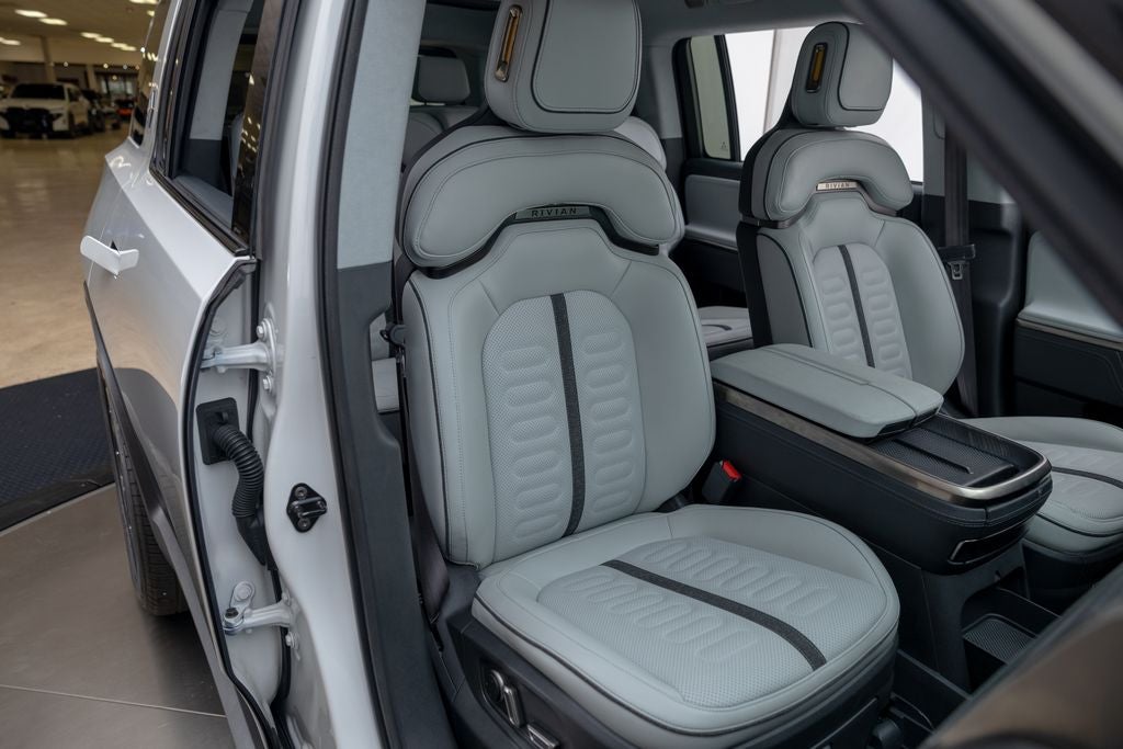2025 Rivian R1S Adventure Dual Motor Standard Pack