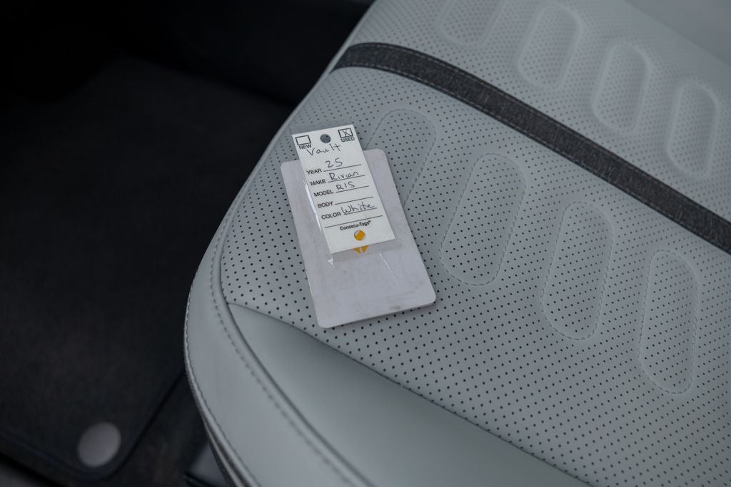 2025 Rivian R1S Adventure Dual Motor Standard Pack