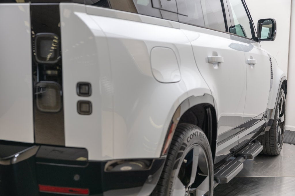 2026 Land Rover Defender 110 X-Dynamic SE