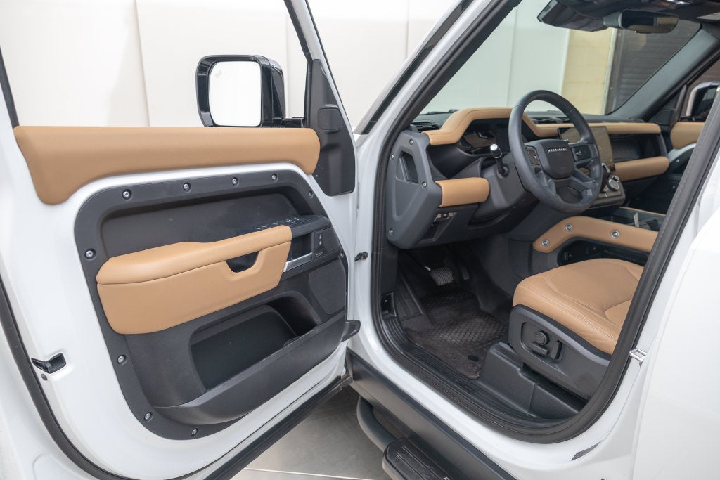 2026 Land Rover Defender 110 X-Dynamic SE