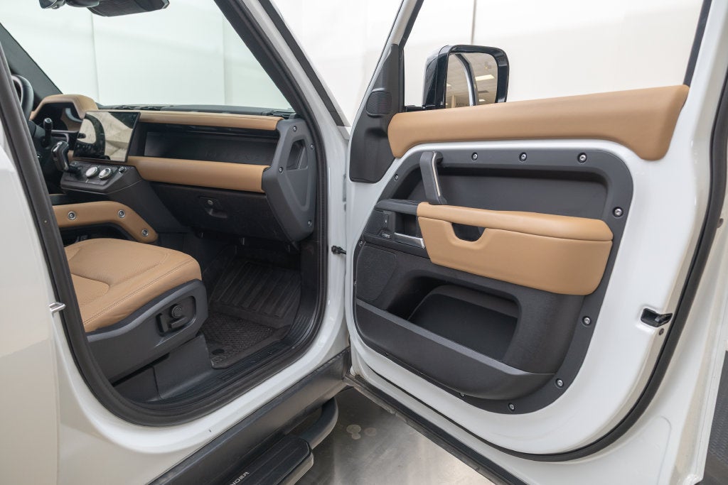2026 Land Rover Defender 110 X-Dynamic SE