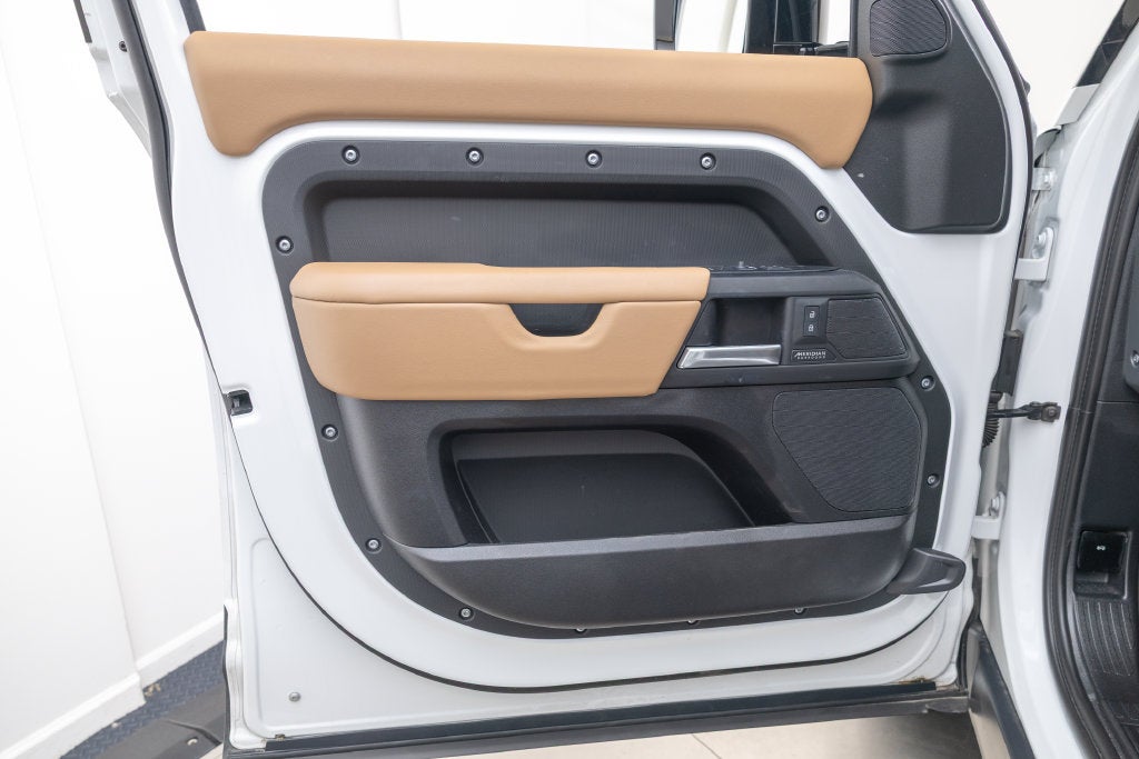 2026 Land Rover Defender 110 X-Dynamic SE