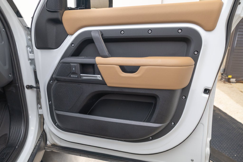 2026 Land Rover Defender 110 X-Dynamic SE