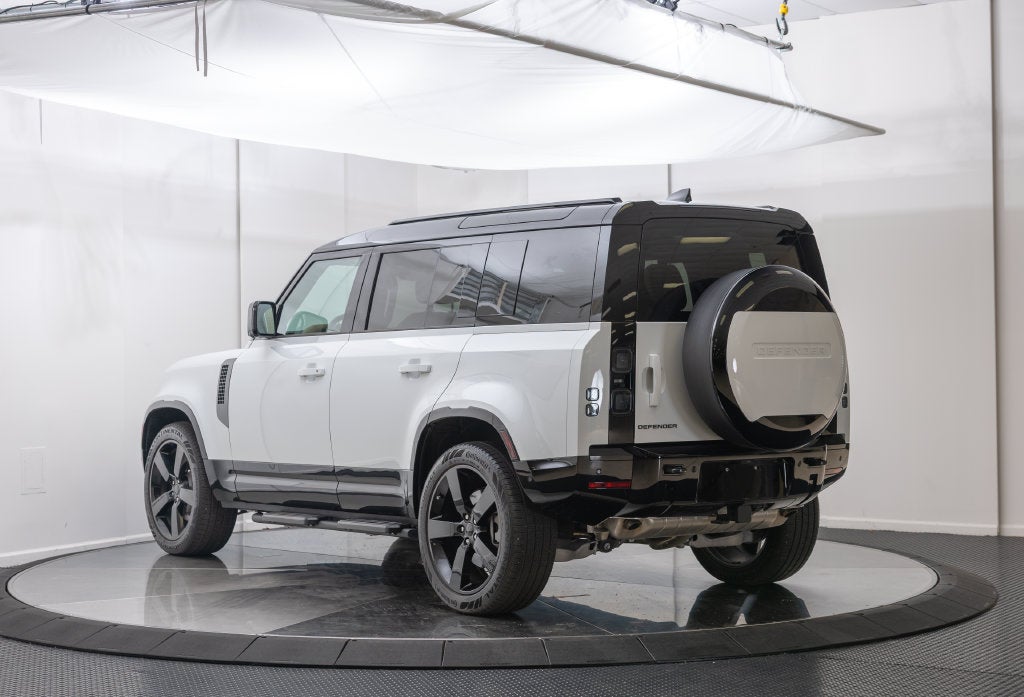 2026 Land Rover Defender 110 X-Dynamic SE