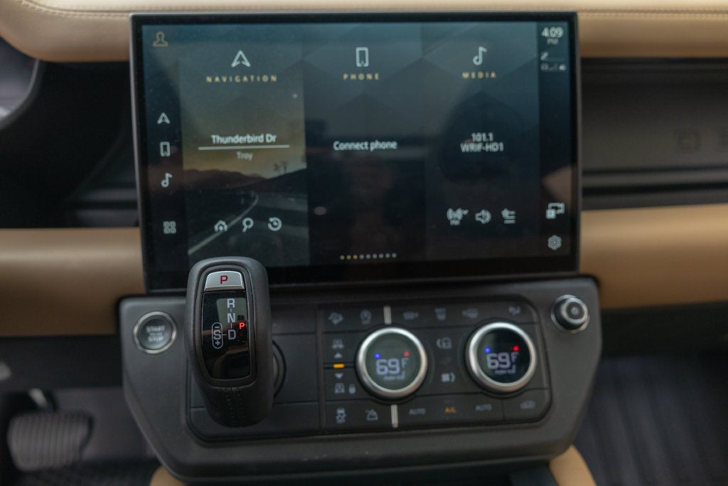 2026 Land Rover Defender 110 X-Dynamic SE