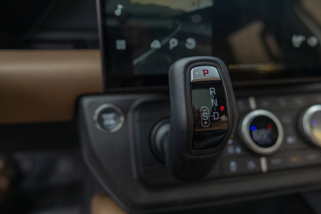 2026 Land Rover Defender 110 X-Dynamic SE