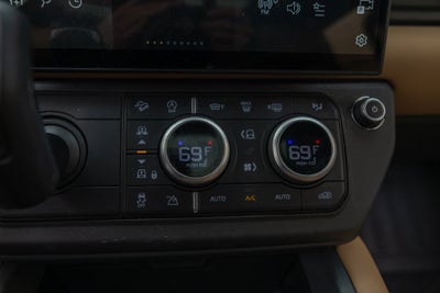 2026 Land Rover Defender 110 X-Dynamic SE