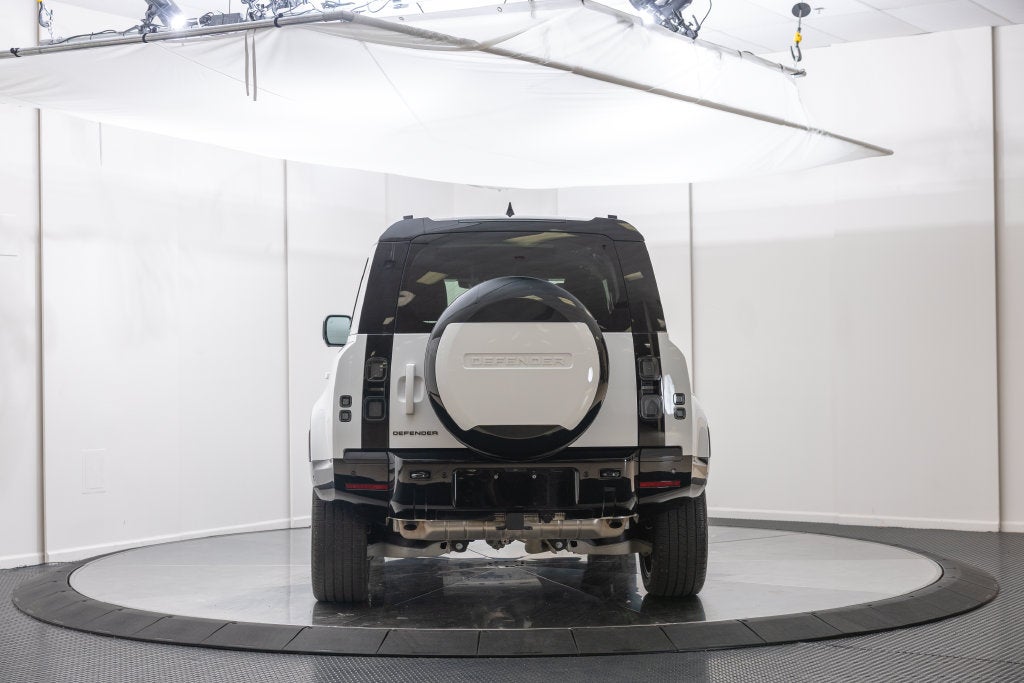 2026 Land Rover Defender 110 X-Dynamic SE