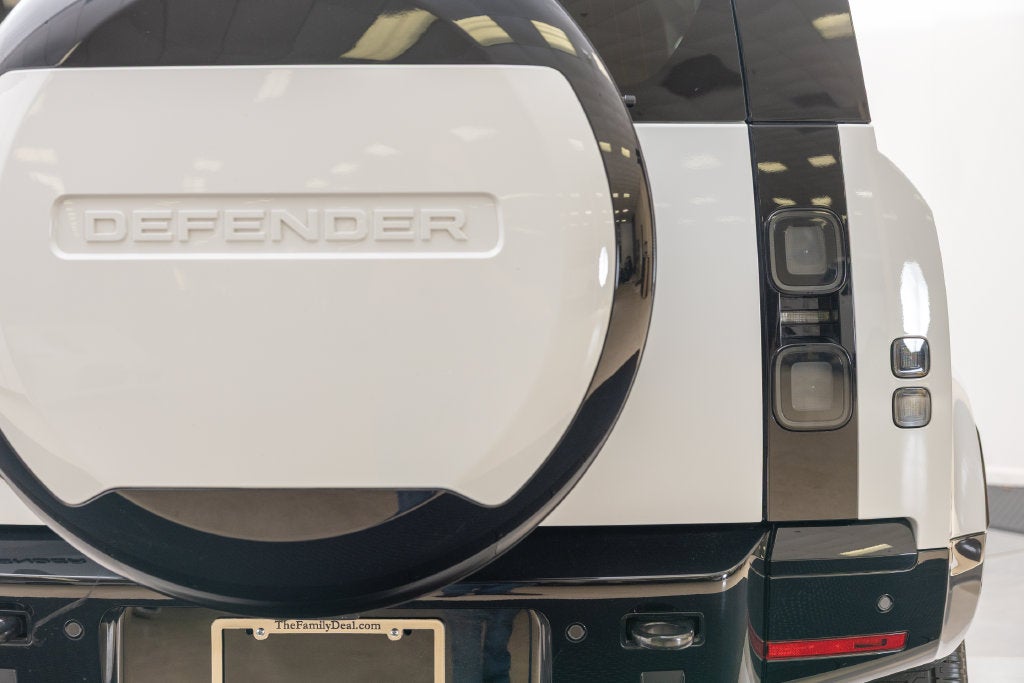 2026 Land Rover Defender 110 X-Dynamic SE