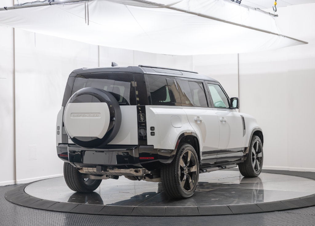 2026 Land Rover Defender 110 X-Dynamic SE