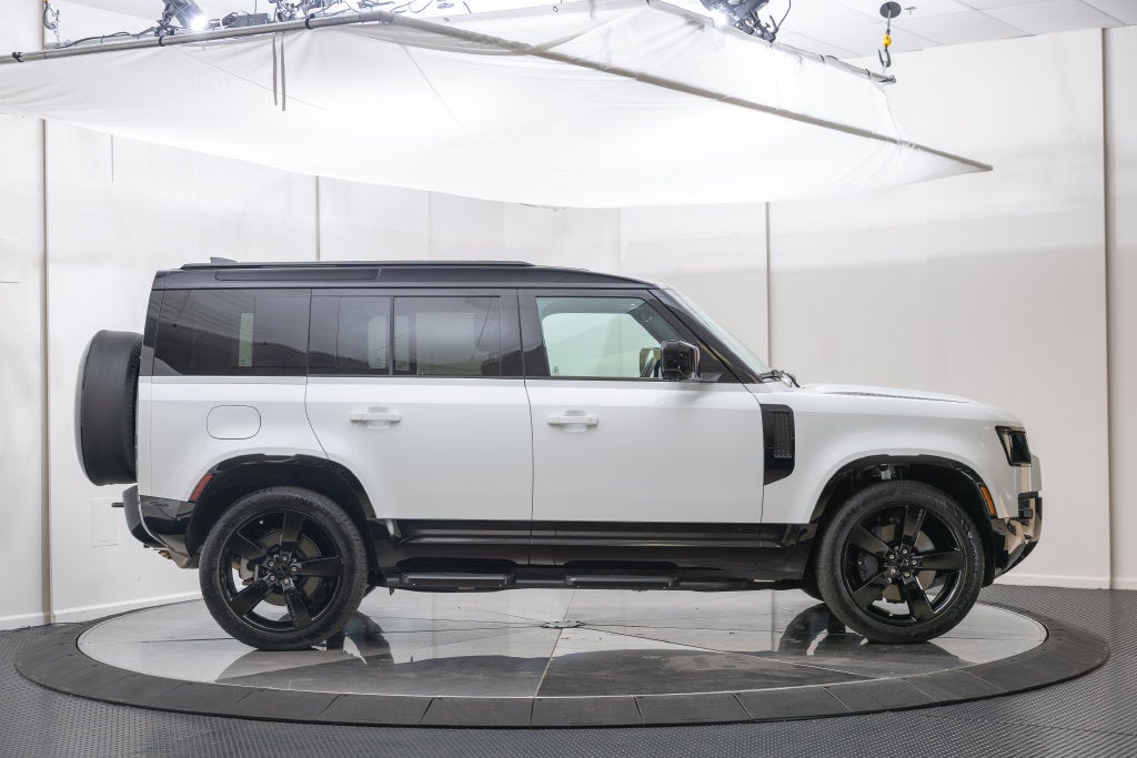 2026 Land Rover Defender 110 X-Dynamic SE