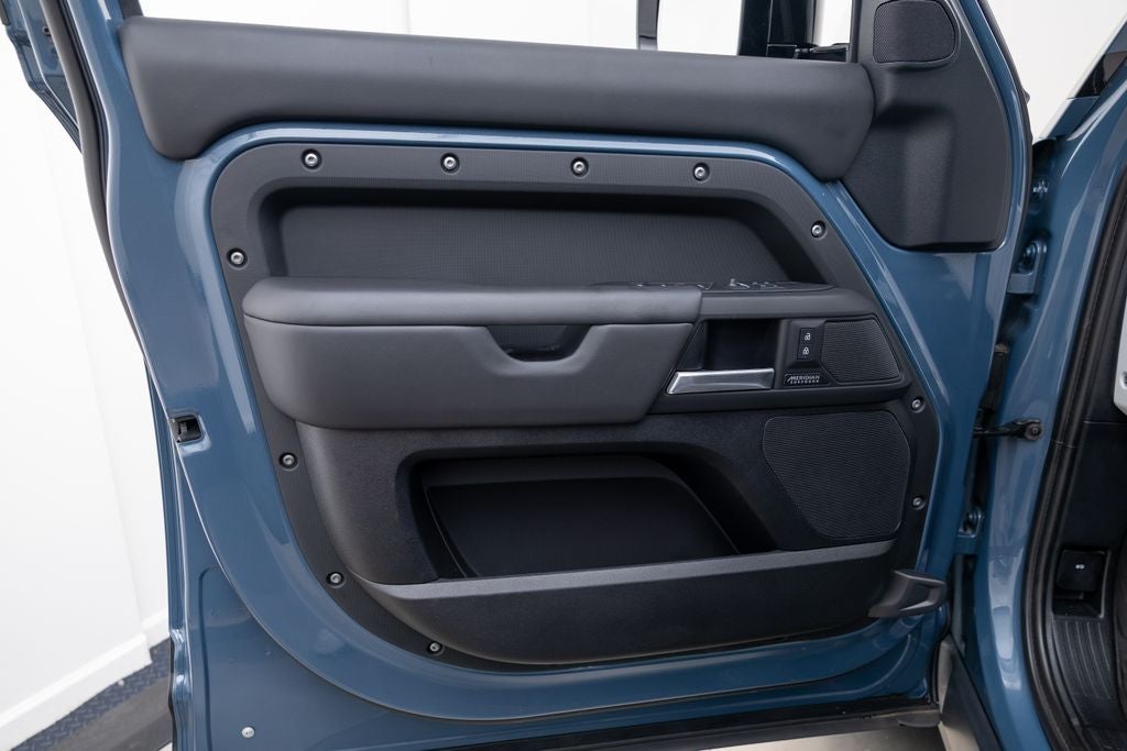 2025 Land Rover Defender 110 X-Dynamic SE