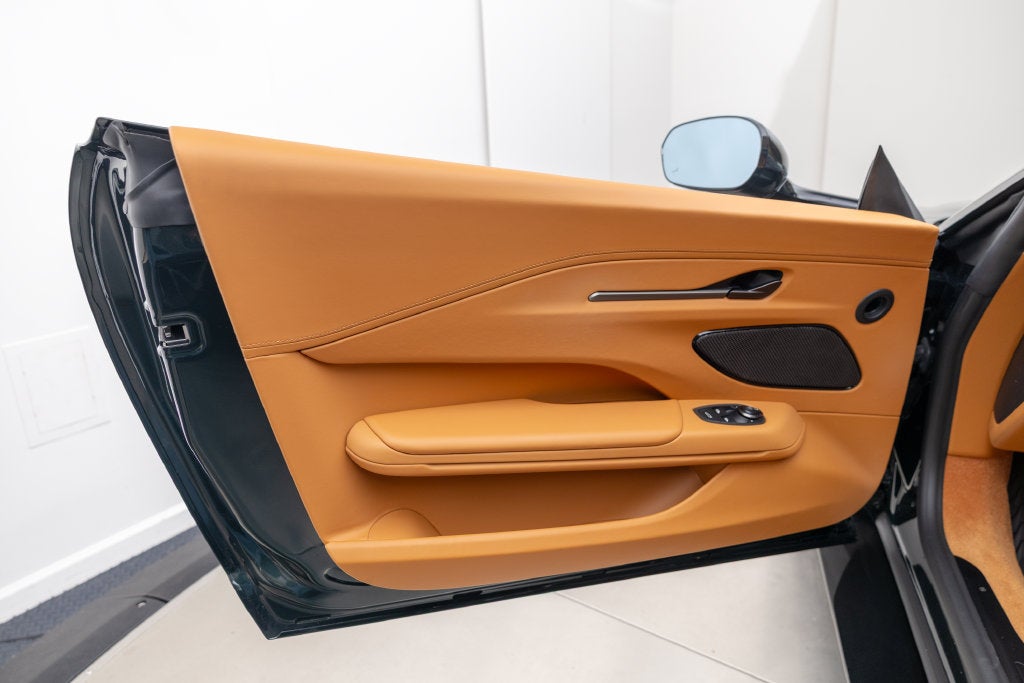 2026 Aston Martin Vantage Base