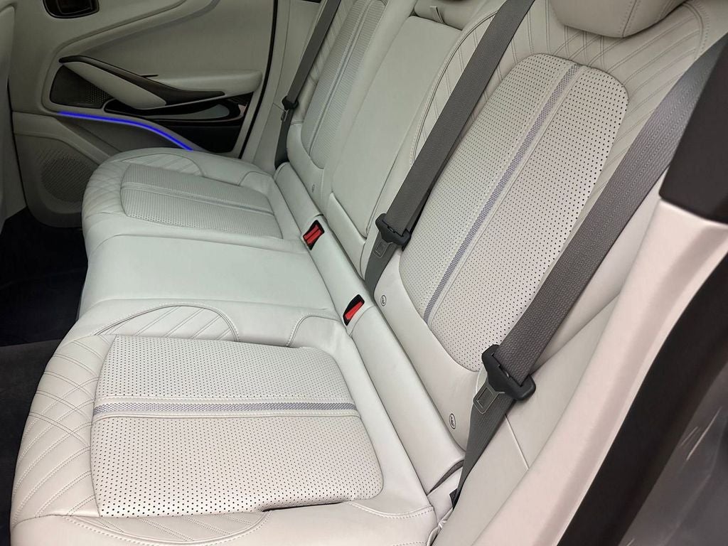 2025 Aston Martin DBX 707