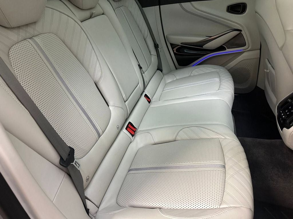 2025 Aston Martin DBX 707