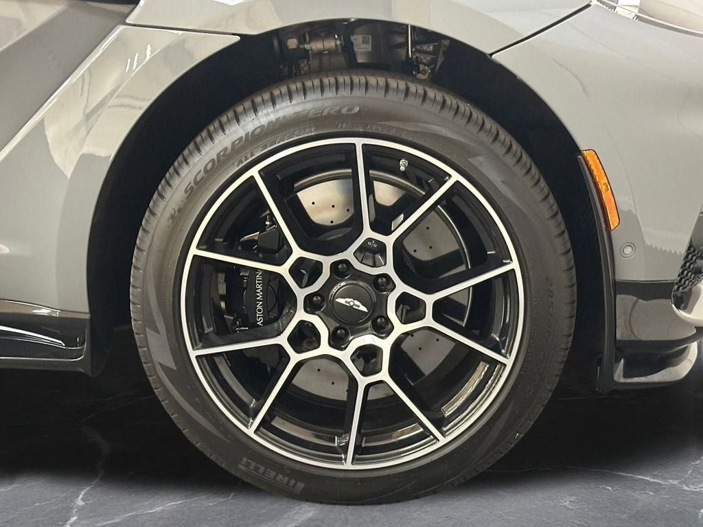 2025 Aston Martin DBX 707