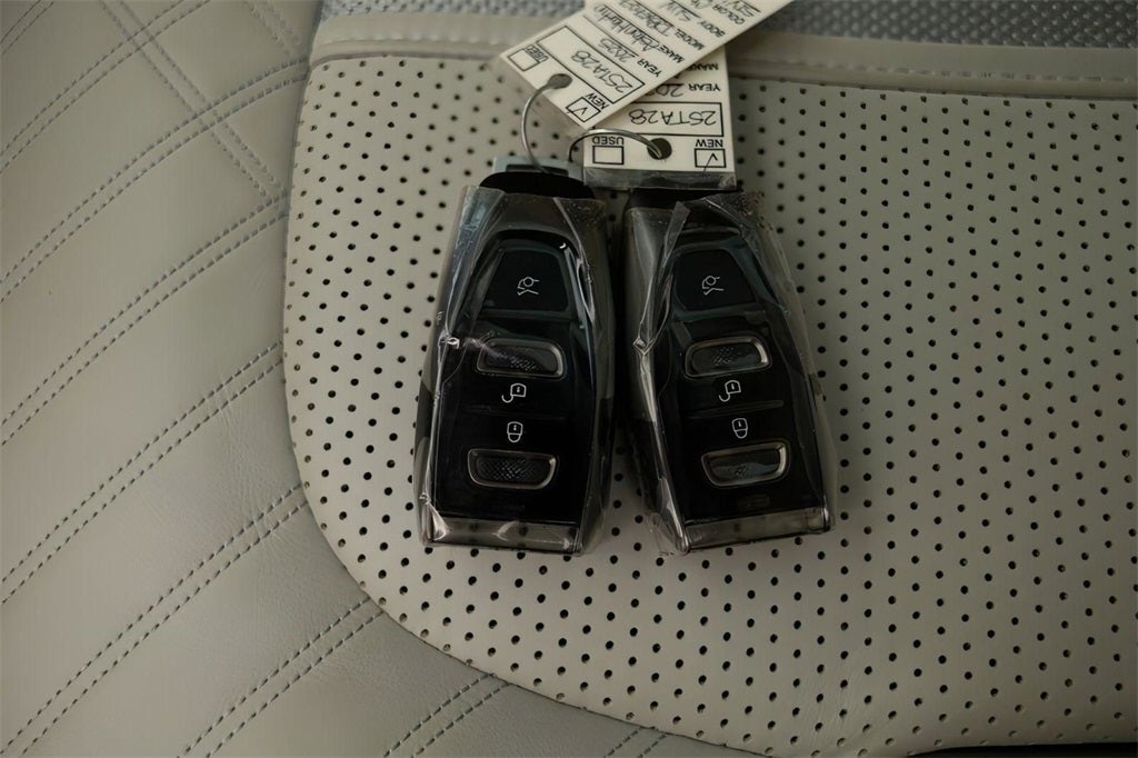 2025 Aston Martin DBX 707