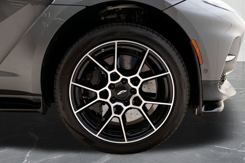 2025 Aston Martin DBX 707