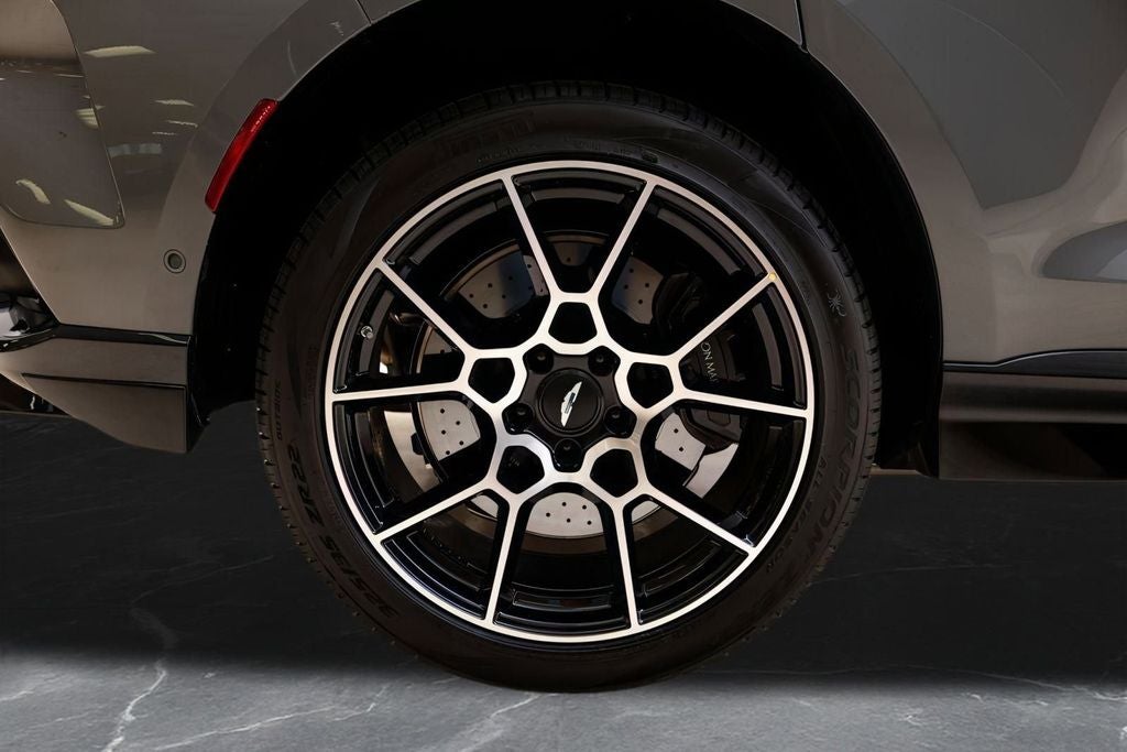 2025 Aston Martin DBX 707