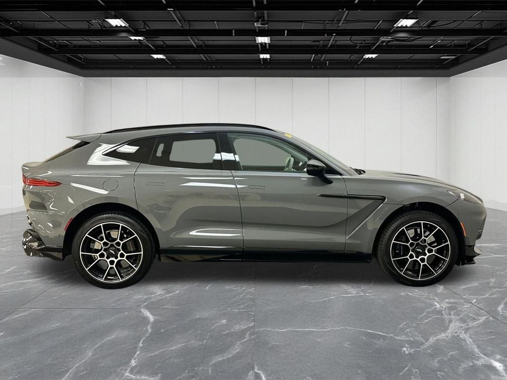 2025 Aston Martin DBX 707