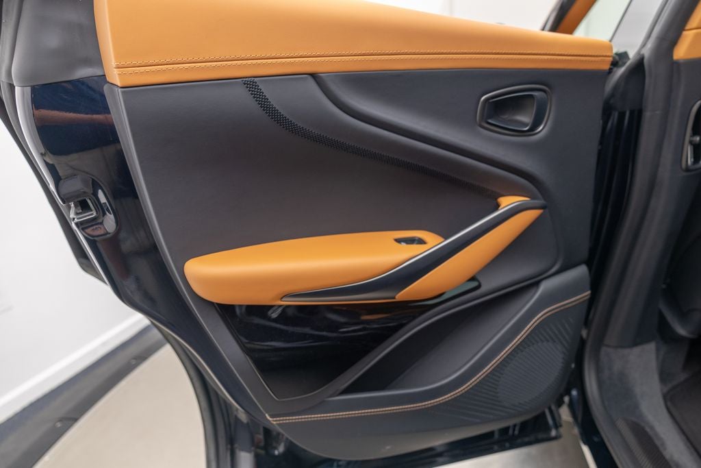 2025 Aston Martin DBX 707