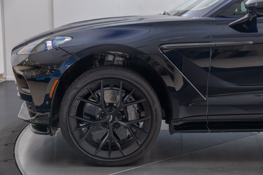 2025 Aston Martin DBX 707