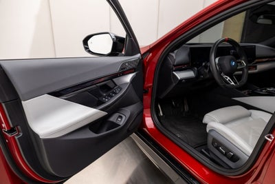 2024 BMW i5 M60